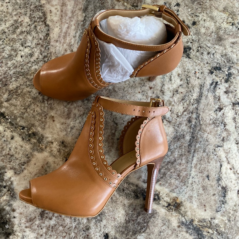 New Michael Kors bootie